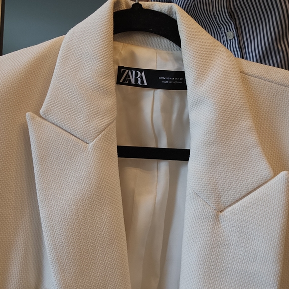 Chic Double-Breasted White Blazer - Picture 5 of 8